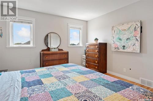 406 Wilkins Crescent, Saskatoon, SK - Indoor Photo Showing Bedroom