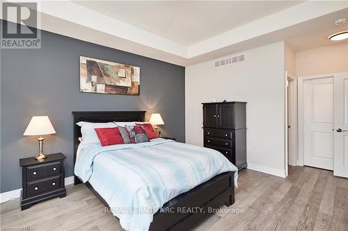 9 Sassafras Row, Fort Erie, ON - Indoor Photo Showing Bedroom