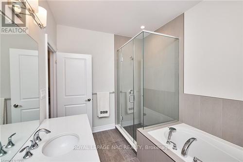 9 Sassafras Row, Fort Erie, ON - Indoor Photo Showing Bathroom