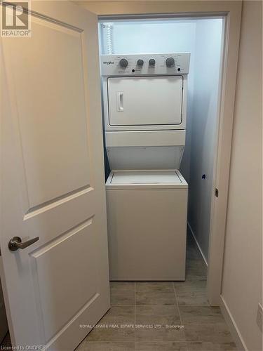 813 - 450 Dundas Street E, Hamilton, ON - Indoor Photo Showing Laundry Room