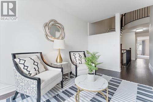 327 Raymond Road, Hamilton (Ancaster), ON - Indoor Photo Showing Living Room