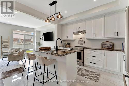 327 Raymond Road, Hamilton (Ancaster), ON - Indoor Photo Showing Kitchen With Upgraded Kitchen