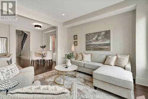 327 Raymond Road, Hamilton (Ancaster), ON - Indoor Photo Showing Living Room