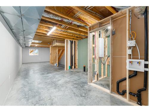 313 8Th Avenue S, Creston, BC - Indoor Photo Showing Basement