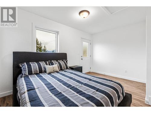 313 8Th  S Avenue, Creston, BC - Indoor Photo Showing Bedroom