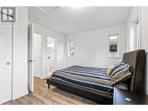 313 8Th  S Avenue, Creston, BC - Indoor Photo Showing Bedroom