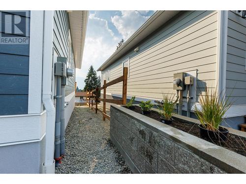 313 8Th  S Avenue, Creston, BC - Outdoor With Exterior