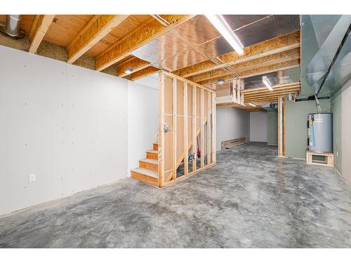 311 8Th Avenue S, Creston, BC - Indoor Photo Showing Basement