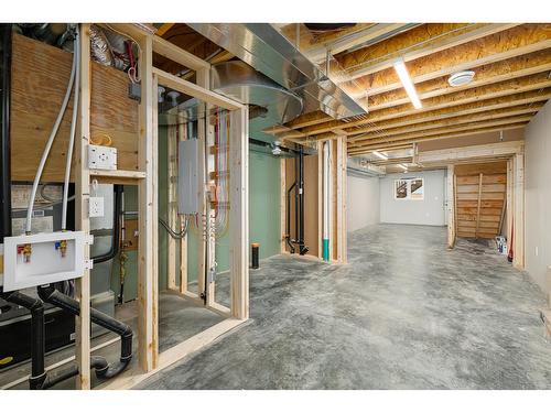 311 8Th Avenue S, Creston, BC - Indoor Photo Showing Basement