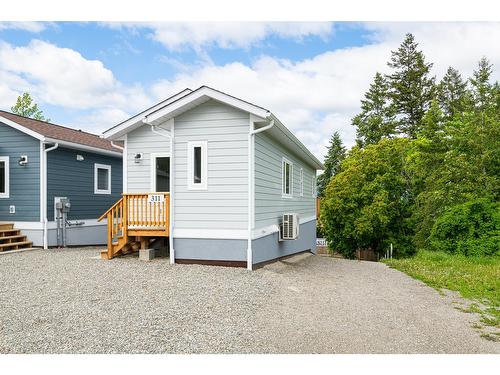 311 8Th Avenue S, Creston, BC - Outdoor With Exterior