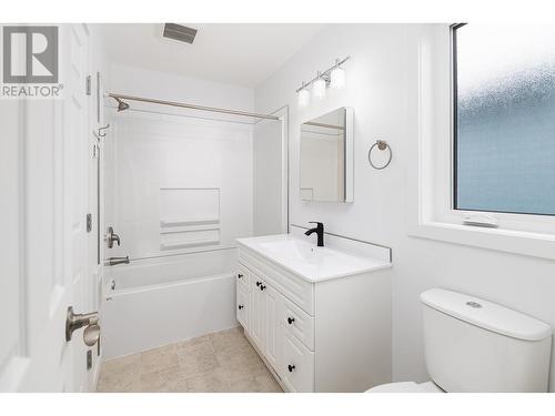 311 8Th  S Avenue, Creston, BC - Indoor Photo Showing Bathroom