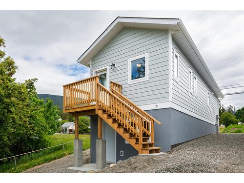 311 8Th Avenue S, Creston, BC - Outdoor With Exterior