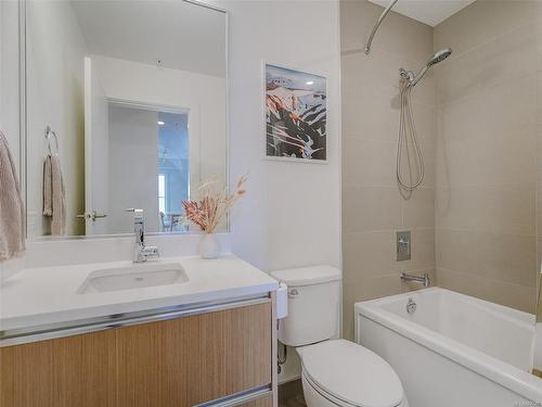 502-1033 Cook St, Victoria, BC - Indoor Photo Showing Bathroom