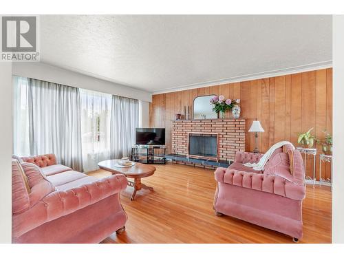 1057 Sudbury Avenue, Kamloops, BC - Indoor Photo Showing Living Room With Fireplace