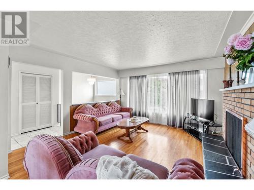 1057 Sudbury Avenue, Kamloops, BC - Indoor Photo Showing Living Room With Fireplace