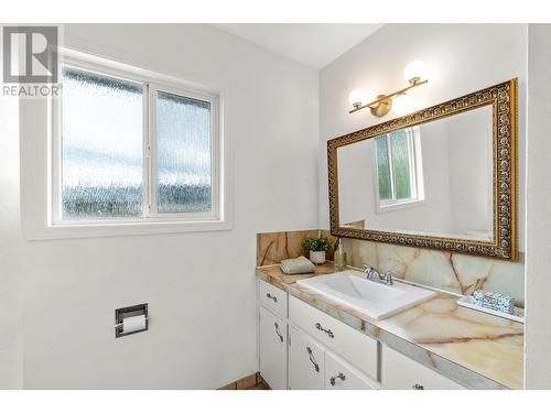 1057 Sudbury Avenue, Kamloops, BC - Indoor Photo Showing Bathroom