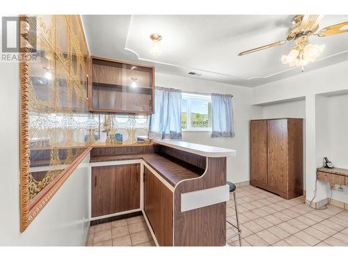 1057 Sudbury Avenue, Kamloops, BC - Indoor Photo Showing Kitchen With Double Sink