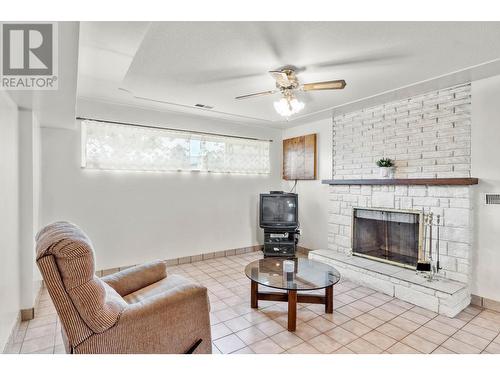 1057 Sudbury Avenue, Kamloops, BC - Indoor Photo Showing Living Room With Fireplace