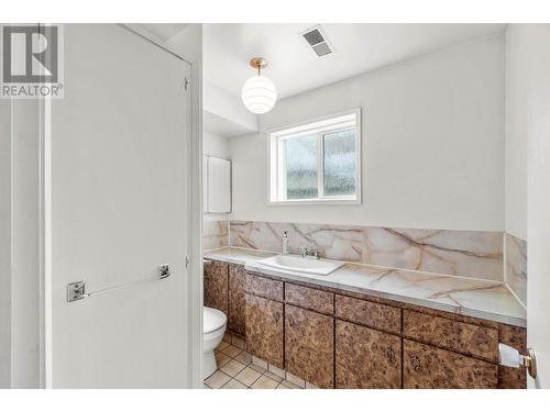 1057 Sudbury Avenue, Kamloops, BC - Indoor Photo Showing Bathroom