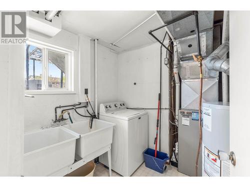 1057 Sudbury Avenue, Kamloops, BC - Indoor Photo Showing Laundry Room