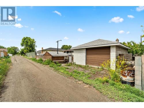 1057 Sudbury Avenue, Kamloops, BC - Outdoor With Exterior