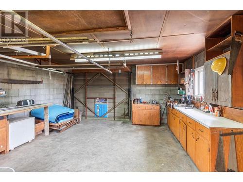 1057 Sudbury Avenue, Kamloops, BC - Indoor Photo Showing Garage