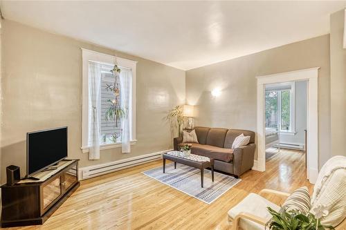 4 161 Cathedral Avenue, Winnipeg, MB - Indoor Photo Showing Living Room