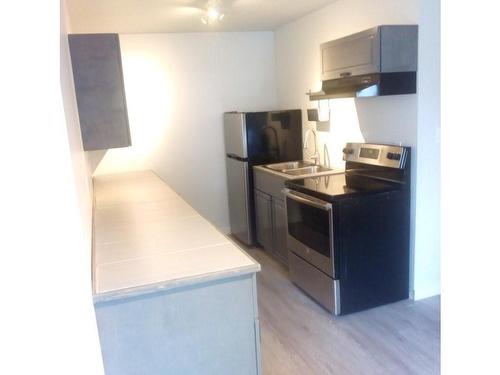 1 - 6-68 Stanley Rd, Lake Cowichan, BC - Indoor Photo Showing Kitchen With Double Sink