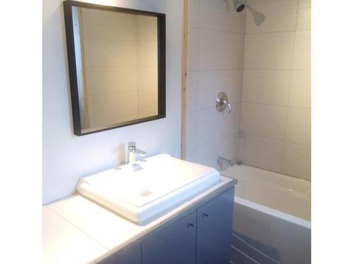 1 - 6-68 Stanley Rd, Lake Cowichan, BC - Indoor Photo Showing Bathroom