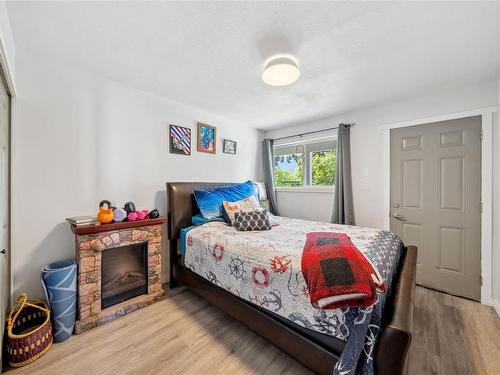 1 - 6-68 Stanley Rd, Lake Cowichan, BC - Indoor Photo Showing Bedroom