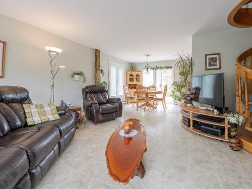 Living room - 65 Ch. Des Gaudet, Les Îles-De-La-Madeleine, QC - Indoor Photo Showing Living Room