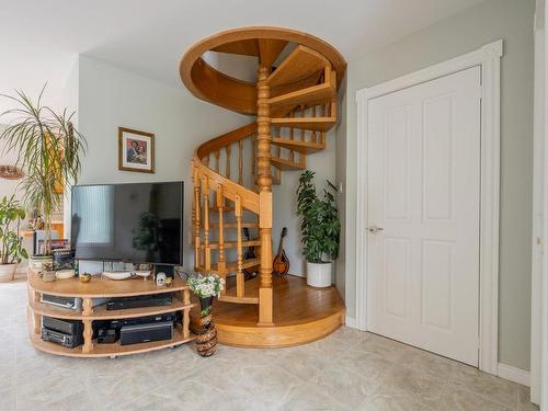 Staircase - 65 Ch. Des Gaudet, Les Îles-De-La-Madeleine, QC - Indoor Photo Showing Other Room