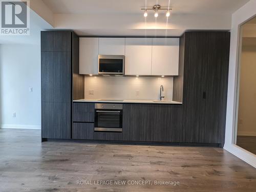 1115 - 8 Widmer Street, Toronto, ON - Indoor Photo Showing Kitchen