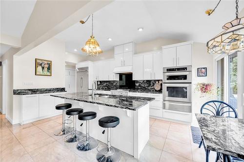 16 Freeland Court, Hamilton, ON - Indoor Photo Showing Kitchen With Upgraded Kitchen