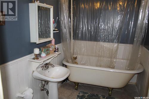 47 Bantry Street, Lanigan, SK - Indoor Photo Showing Bathroom