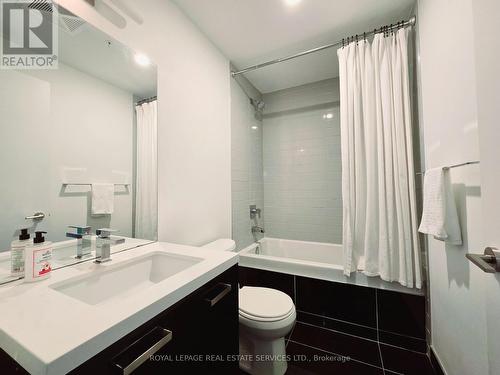 714 - 39 Brant Street, Toronto, ON - Indoor Photo Showing Bathroom