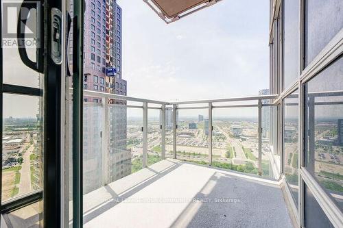 2603 - 2916 Highway 7 Road, Vaughan, ON - Outdoor