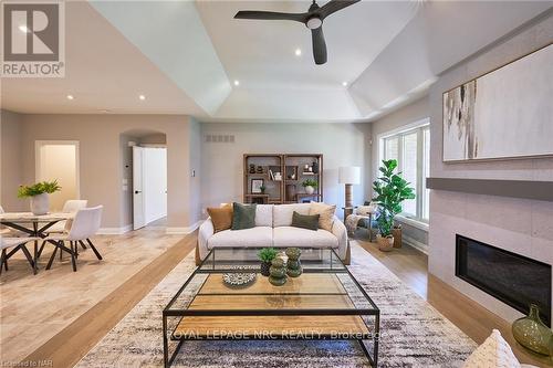 464 Old Course Trail, Welland, ON - Indoor Photo Showing Living Room With Fireplace