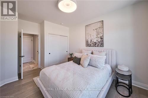 464 Old Course Trail, Welland, ON - Indoor Photo Showing Bedroom