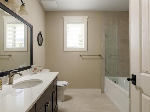 1804 Birkdale Avenue, Kelowna, BC - Indoor Photo Showing Bathroom