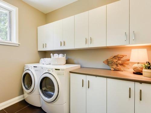 Salle de lavage - 20 Ch. Du Saphir, Val-Des-Monts, QC - Indoor Photo Showing Laundry Room