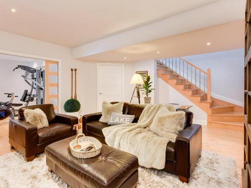 Salle familiale - 20 Ch. Du Saphir, Val-Des-Monts, QC - Indoor Photo Showing Living Room