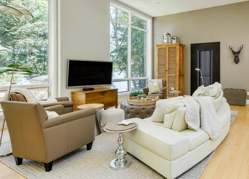 Salon - 20 Ch. Du Saphir, Val-Des-Monts, QC - Indoor Photo Showing Living Room