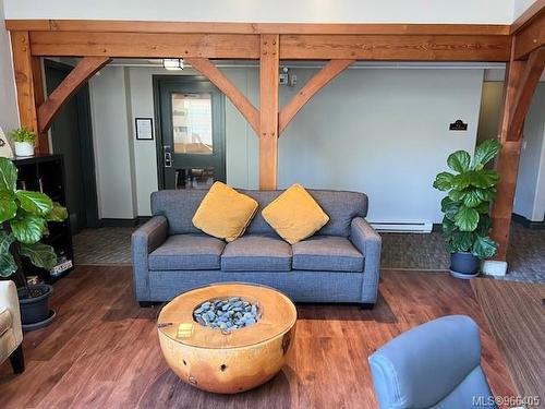 103D-1800 Riverside Lane, Courtenay, BC - Indoor Photo Showing Living Room