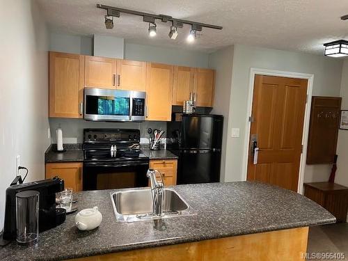 103D-1800 Riverside Lane, Courtenay, BC - Indoor Photo Showing Kitchen With Double Sink