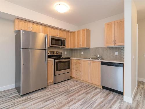 608-917 Avrill Rd, Langford, BC - Indoor Photo Showing Kitchen With Double Sink