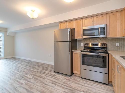 608-917 Avrill Rd, Langford, BC - Indoor Photo Showing Kitchen