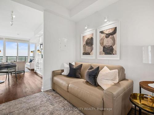 3815W-1928 Lake Shore Blvd W, Toronto, ON - Indoor Photo Showing Living Room