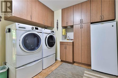 1219 Leedale Avenue, Sudbury, ON - Indoor Photo Showing Laundry Room