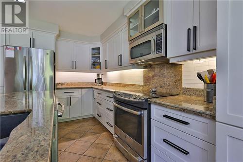 1219 Leedale Avenue, Sudbury, ON - Indoor Photo Showing Kitchen With Upgraded Kitchen